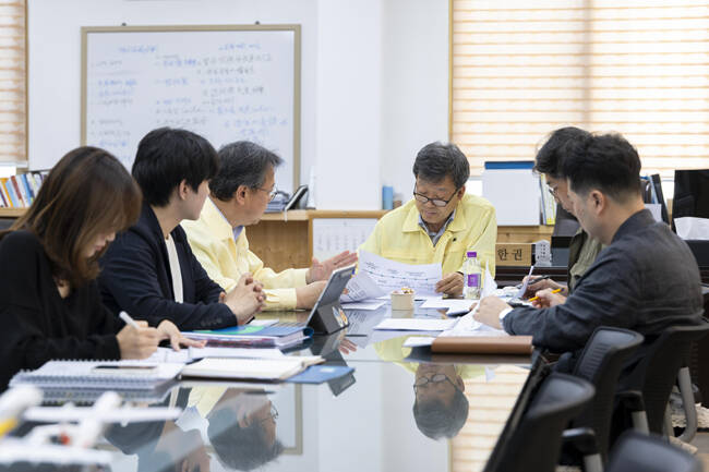 울릉군이 민선9기 출범과 함께 군정을 뒷받침할 '군정 혁신 정책공약지원단'을 출범하고 본격적으로 운영에 들어갔다. /울릉군