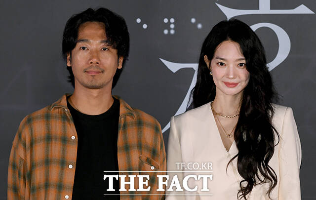 '눈동자' 주연 김남희(왼쪽)와 신민아.