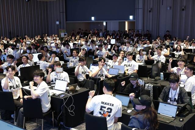 GS그룹은 다음 달부터 청년 교육 프로그램 52g 리부트 캠프를 운영한다고 15일 밝혔다. 사진은 지난해 9월 열린 GS그룹 해커톤에 참가한 임직원들. /GS그룹