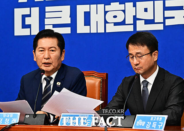 정청래 더불어민주당 대표가 15일 오전 서울 여의도 국회에서 열린 최고위원회의에 참석해 모두발언을 하고 있다. /국회=배정한 기자