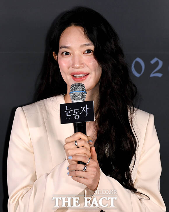'서진'과 '서인'으로 1인 2역 도전한 신민아.