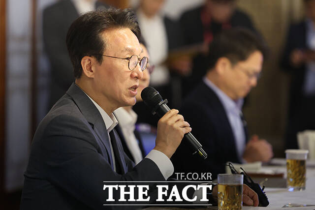 김민석 국무총리가 15일 오후 서울 종로구 국무총리 공관에서 열린 국토대전환 관련 광역단체장 당선자 간담회에 참석해 모두발언을 하고 있다. /임영무 기자