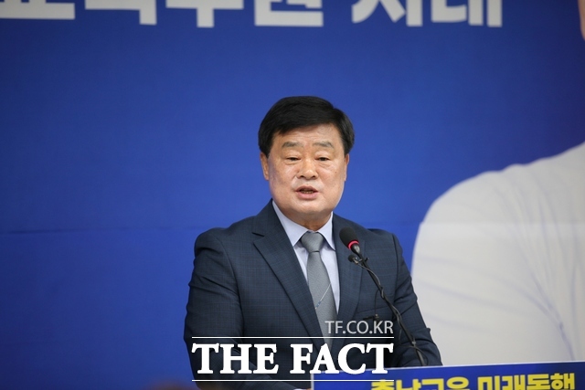 이병도 충남도교육감 당선인이 15일 충남도교육청에서 열린 충남 교육 미래 동행 준비위원회 활동 계획 발표 기자회견에서 향후 충남 교육 운영 방향과 공약 이행 계획에 대해 설명하고 있다. /노경완 기자