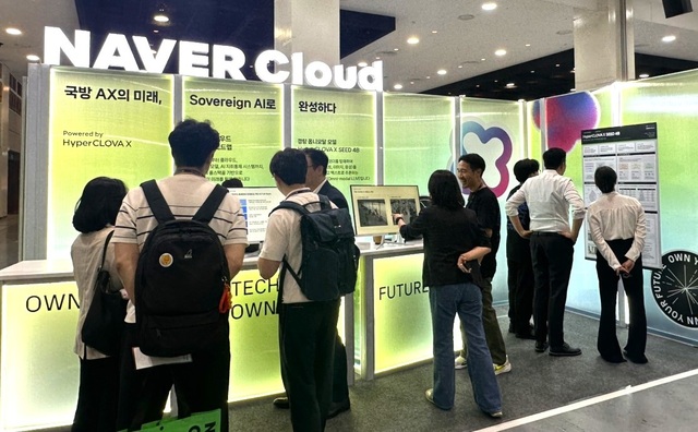 네이버클라우드는 최근 '2026 한국군사과학기술학회 종합학술대회'에 참여해 국방 특화 경량 인공지능(AI) 모델 하이퍼클로바X 시드 4B 모델을 공개했다. /네이버클라우드