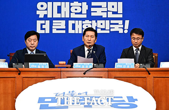 정청래 더불어민주당 대표가 15일 오전 서울 여의도 국회에서 열린 최고위원회의에 참석해 모두발언을 하고 있다. /국회=배정한 기자