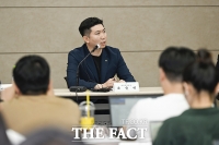  투표용지 부족 시위 관련 의견 밝히는 유승민 대한체육회장 [포토]