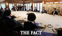  국토대전환 관련 광역단체장 당선자와 간담회 갖는 김민석 총리 [포토]