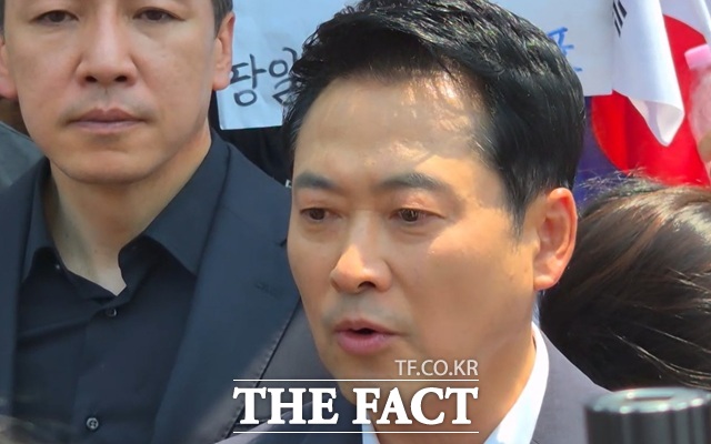 16일 서울 송파 올림픽공원 집회 현장을 찾은 장동혁 국민의힘 대표가 발언하고 있다. /서울 올림픽공원=오승혁 기자