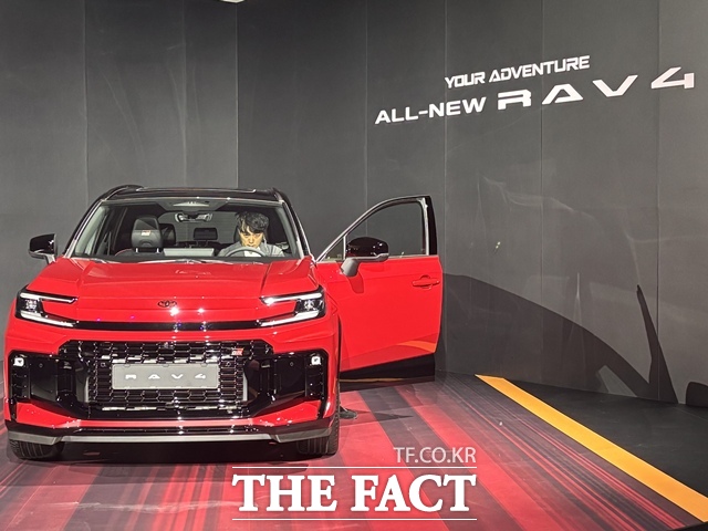 토요타코리아가 16일 인천 파라다이스시티에서 공개한 올 뉴 RAV4. /인천=황지향 기자