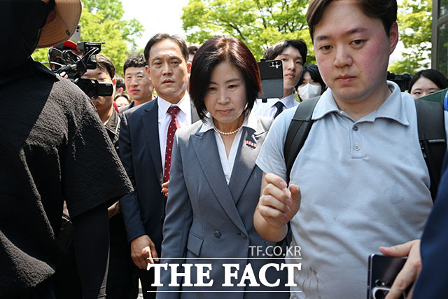 김미애 국민의힘 의원이 16일 오전 서울 송파구 올림픽공원 핸드볼경기장에 마련된 6·3 지방선거 개표소를 방문하고 있다. /서예원 기자