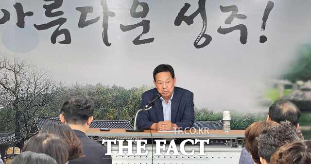 전화식 성주군수 당선인은 별도의 인수위원회 없이 지난 11일부터 15일까지 당선인 업무보고회를 통해 군정 전반에 대한 현황을 공유한 후 주요 공약과 핵심 현안 사업의 추진 방향을 집중 점검했다. /전화식 당선인 사무실
