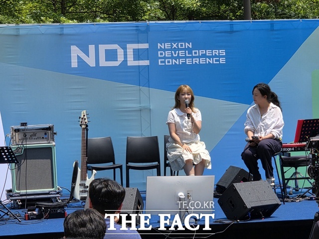 16일 성남시 판교 넥슨코리아 사옥에서 열린 'NDC 뮤직&토크 콘서트' 행사에서 가수 달총이 질문에 답하고 있다. /판교=우지수 기자