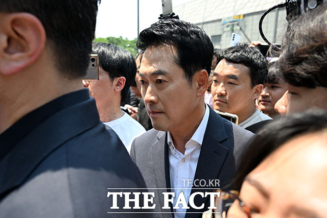 장동혁 국민의힘 대표가 16일 오후 서울 송파구 올림픽공원 핸드볼경기장에 마련된 6·3 지방선거 개표소를 방문하고 있다. /서예원 기자