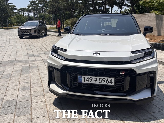 올 뉴 RAV4 PHEV GR 스포츠. 가주 레이싱(GR) 전용 디자인과 튜닝이 적용됐다. /황지향 기자