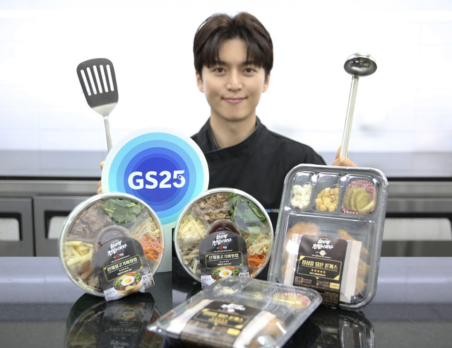 GS25는 드라마에 등장한 돈까스 편 '제대로 튀긴 돈까스'와 8부에 소개된 산채비빔밥 편 '신선한 산채비빕밥'을 모티브로 한 간편식을 출시했다. /GS리테일