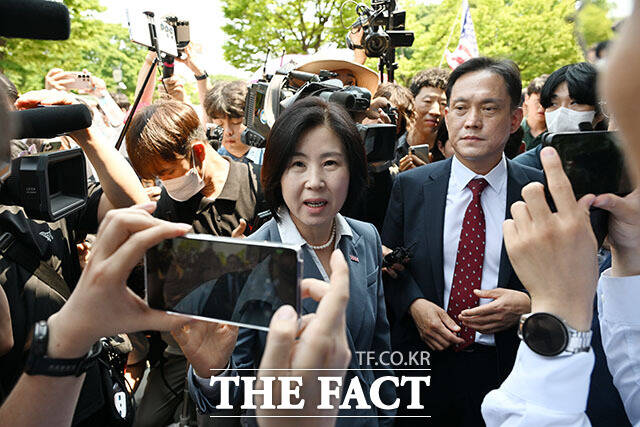 김미애 국민의힘 의원이 16일 오전 서울 송파구 올림픽공원 핸드볼경기장에 마련된 6·3 지방선거 개표소를 방문하고 있다. /서예원 기자