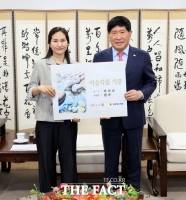  충남도의회, 박미순 작가 수채화 작품 기증받아…도민 문화 향유 확대