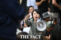  잠실 개표소 찾은 손수조 대변인 [TF사진관]