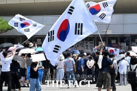  체육회 진입 무산...'12일째' 봉쇄 이어지는 잠실 개표소 [TF사진관]