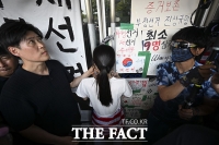  시위대 1명에 가로막힌 개표소 진입…봉쇄 12일째도 불발
