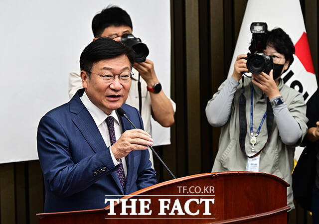 모두발언하는 정점식 원내대표.