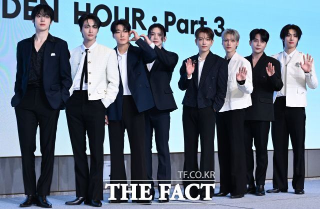 그룹 에이티즈의 윤호 성화 산 여상 홍중 우영 종호 민기(왼쪽부터)가 오는 26일 14번째 미니앨범 'GOLDEN HOUR : Part.5'로 돌아온다. /서예원 기자