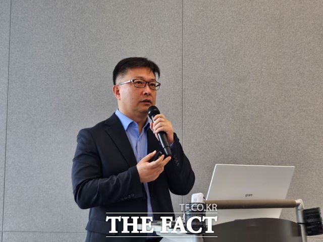 김준석 KT AX미래기술원 에이전틱AI랩장(상무)가 17일 서울 종로구 KT광화문빌딩 웨스트에서 'KT 에이전틱 AI 기술 설명회'에서 발표하고 있다. /최문정 기자