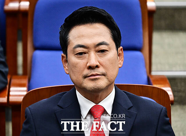 장동혁 국민의힘 대표가 취임 이래 최대 정치적 위기를 맞았다. 사진은 장 대표가 17일 오후 서울 여의도 국회에서 열린 의원총회에 참석하고 있는 모습. /배정한 기자