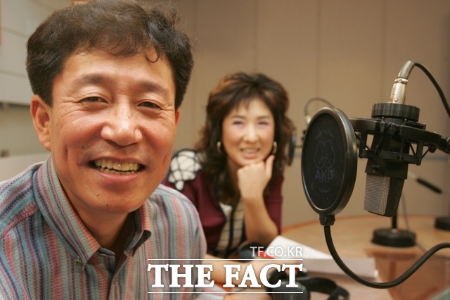 이택림은 가수로 먼저 데뷔했지만 방송 MC와 라디오 DJ로 더 인기를 누렸다. 그는 