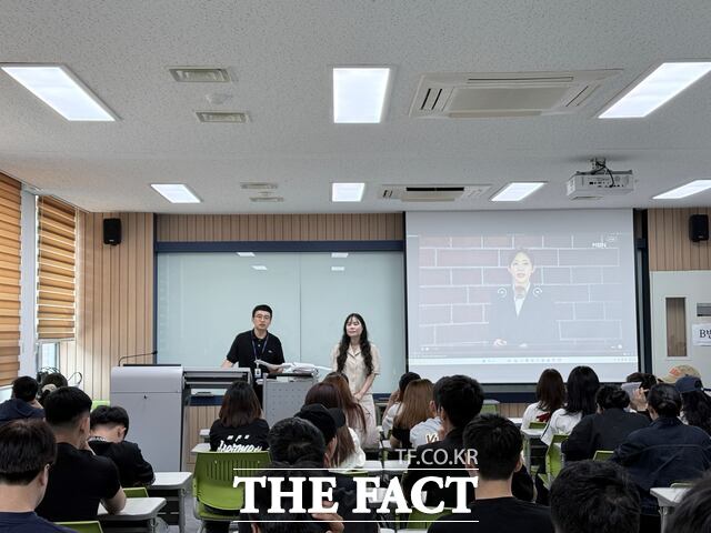 당진경찰서가 16일 신성대 베트남 유학생들을 대상으로 피싱범죄 예방 교육을 실시했다. /당진경찰서
