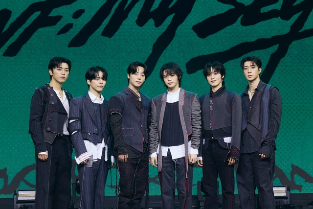 온앤오프(왼쪽부터 민균 유토 이션 효진 승준 와이엇)가 17일 정규 2집 파트2 'ONF:MY SELF' 발매 쇼케이스를 개최하고 