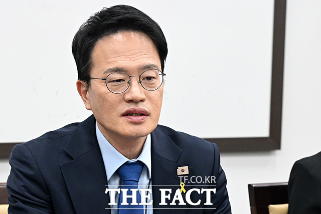 박주민 더불어민주당 의원은 17일 여론조사비 대납 의혹으로 재판에 넘겨진 오세훈 서울시장이 김건희 특검(특별검사 민중기)팀으로부터 1심에서 징역 1년 6개월을 구형받은 데 대해 