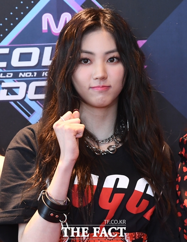 2016년 그룹 CLC 멤버로 데뷔한 이후 약 10년 동안 가수와 배우 활동을 이어왔던 권은빈은 최근 자신의 SNS를 통해