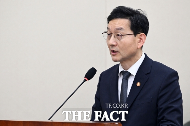윤창렬 국무조정실장은 17일 6·3 지방선거 투표용지 부족 사태에