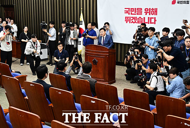 장동혁 대표 주변에 보이는 빈자리들.