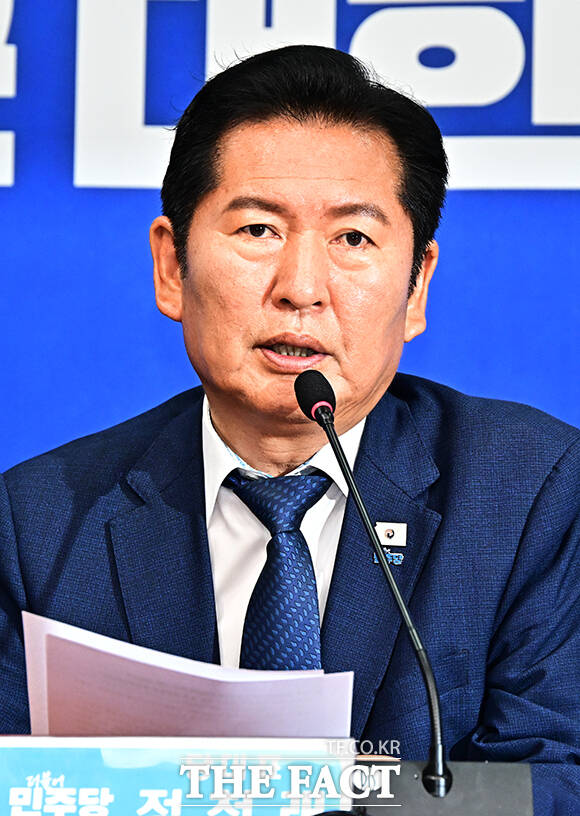 정청래 더불어민주당 대표가 17일 오전 서울 여의도 국회에서 열린 최고위원회의에 참석해 모두발언을 하고 있다. /국회=배정한 기자