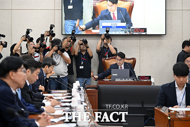 윤상현 위원장이 18일 오전 서울 여의도 국회에서 열린 제9회 전국동시지방선거 투표용지부족 사태 등 국민참정권 침해 진상규명 및 선거관리 개혁을 위한 국정조사 특별위원회 제1차 전체회의에서 회의를 주재하고 있다. /국회=서예원 기자