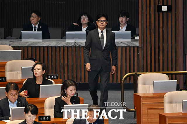 한동훈 무소속 의원이 본회의에 참석하고 있다.