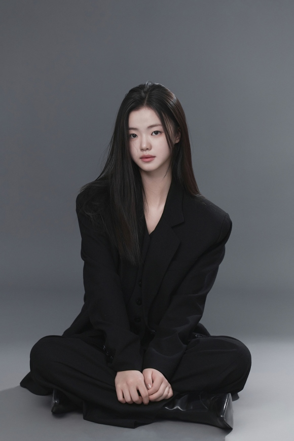 배우 김시아가 바로엔터테인먼트와 전속계약을 체결하고 새로운 행보에 나선다. /바로엔터테인먼트