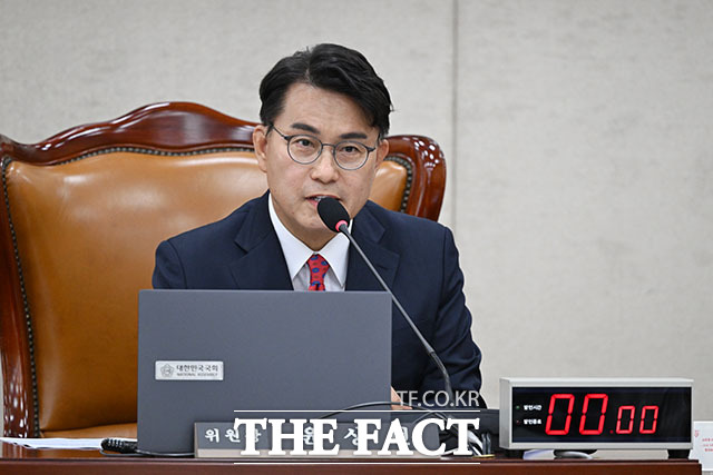 제9회 전국동시지방선거 투표용지부족 사태 등 국민참정권 침해 진상규명 및 선거관리 개혁을 위한 국정조사 특별위원회 제 1차 전체회의가 8일 오전 서울 여의도 국회에서 열린 가운데 윤상현 위원장이 회의를 주재하고 있다. /국회=서예원 기자
