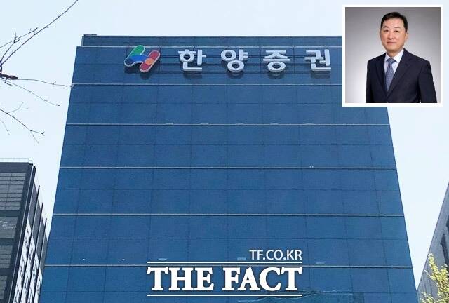 김병철(오른쪽 위) 한양증권 대표가 추진하는 직접 운용 중심 사업 확대 전략이 중앙그룹 계열사 회생절차 여파로 첫 시험대에 올랐다. 중앙일보·JTBC 관련 840억원 규모 익스포저를 둘러싼 시장 우려가 커지면서 한양증권의 리스크 관리 역량에 관심이 쏠리고 있다. /한양증권