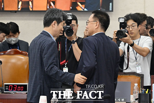 윤상현 위원장이 18일 오전 서울 여의도 국회에서 열린 제9회 전국동시지방선거 투표용지부족 사태 등 국민참정권 침해 진상규명 및 선거관리 개혁을 위한 국정조사 특별위원회 제1차 전체회의에서 회의를 주재하고 있다. /국회=서예원 기자