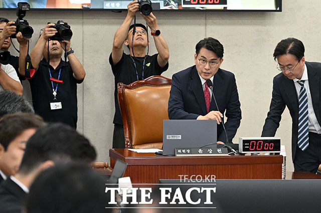 윤상현 위원장이 18일 오전 서울 여의도 국회에서 열린 제9회 전국동시지방선거 투표용지부족 사태 등 국민참정권 침해 진상규명 및 선거관리 개혁을 위한 국정조사 특별위원회 제1차 전체회의에서 회의를 주재하고 있다. /국회=서예원 기자
