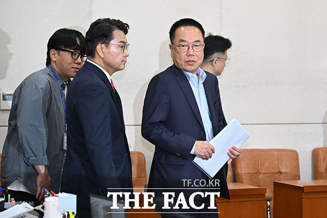 윤상현 위원장이 18일 오전 서울 여의도 국회에서 열린 제9회 전국동시지방선거 투표용지부족 사태 등 국민참정권 침해 진상규명 및 선거관리 개혁을 위한 국정조사 특별위원회 제1차 전체회의에서 회의를 주재하고 있다. /국회=서예원 기자