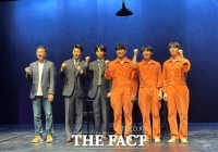  '댄포스가 옳았다', 2인 심리극 속 피어난 내면의 의구심(종합)
