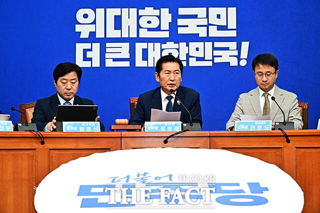 정청래 더불어민주당 대표가 19일 오전 서울 여의도 국회에서 열린 최고위원회의에 참석해 모두발언을 하고 있다. /국회=배정한 기자