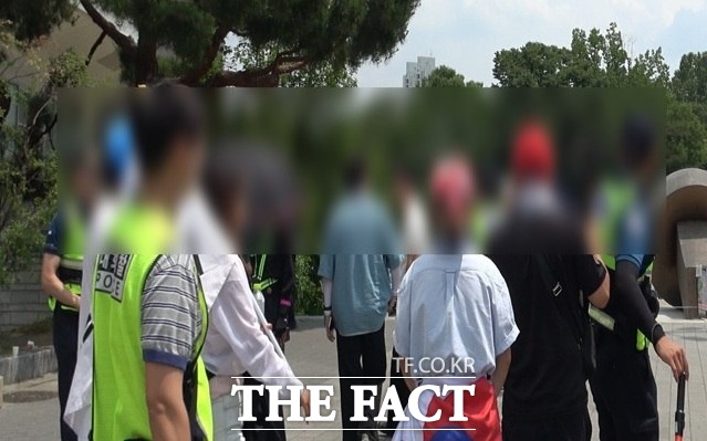 19일 오승혁의 현장은 2026 북중미 월드컵 조별리그 A조 2차전 한국과 멕시코의 경기가 열리는 시간에 맞춰 서울 송파 올림픽공원을 찾았다. 시위 현장에서 월드컵 열기는 찾아볼 수 없었다./서울 올림피공원=오승혁 기자