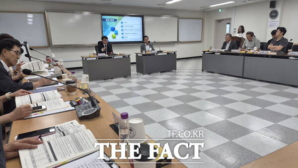 제12대 대전시교육감직 인수위원회가 지난 18일 업무보고를 받고 있는 모습. /인수위원회