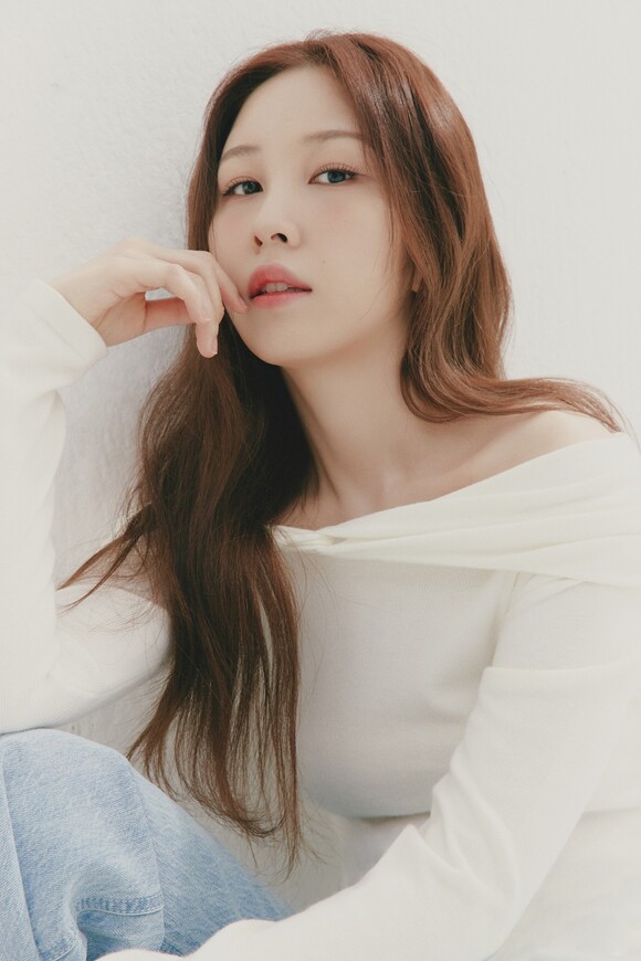 가수 권진아가 오는 7월 15일 새 앨범 'SAVE ME'를 발매한다. /어나더