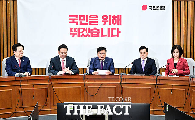 정점식 국민의힘 원내대표가 19일 오전 서울 여의도 국회에서 열린 원내대책회의에 참석해 모두발언을 하고 있다. /국회=배정한 기자